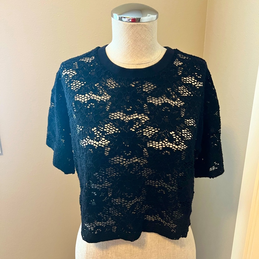 Forever 21 lace crop top with short sleeves